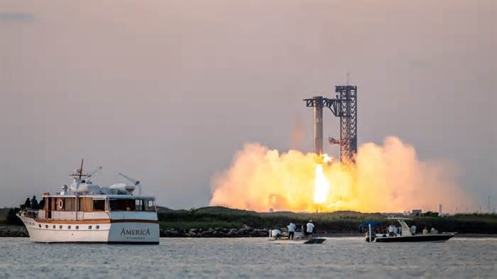 SpaceX Starship launch: Mechanical arms catch Super Heavy rocket booster