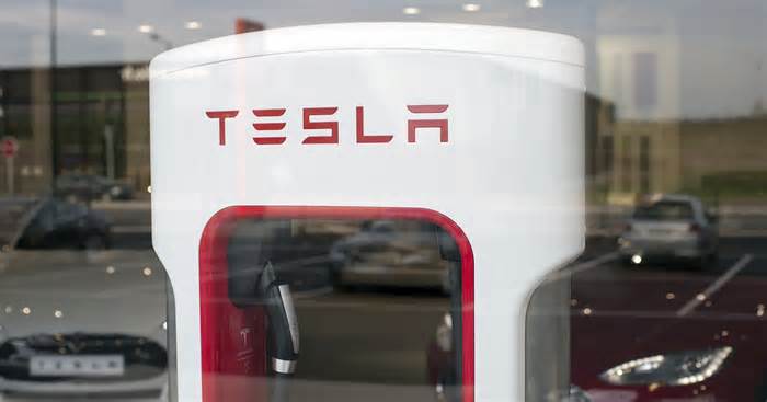 CalSTRS, Railpen and others call on Tesla board to commit to equal shareholder votes