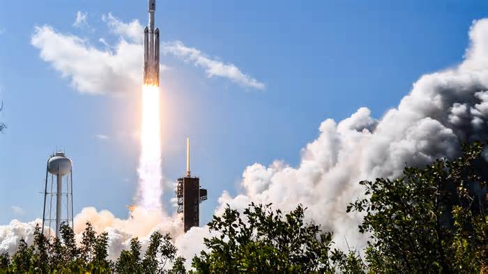 Liftoff: SpaceX Falcon Heavy vaults NASA's Europa Clipper on 5.5 year voyage to Jupiter