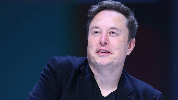 Elon Musk Fails to Get Ex-Twitter CEO’s Severance Pay Claim Dismissed