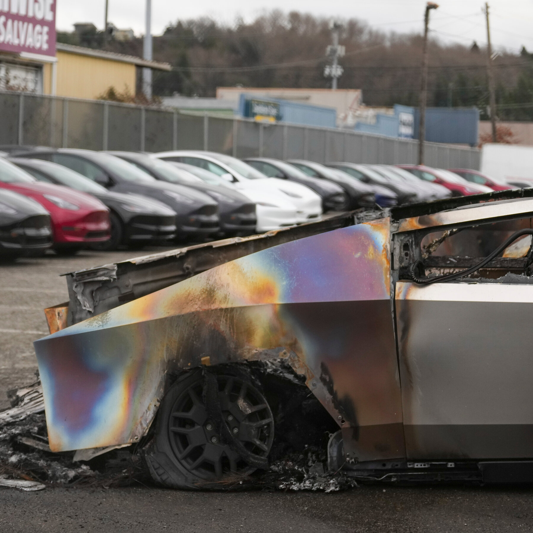 Fire Damages 4 Tesla Cybertrucks in Seattle