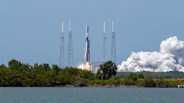 SpaceX launches Falcon 9 carrying another batch of Starlink satellites into orbit