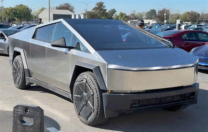 Tesla Sales Drop 67% in France