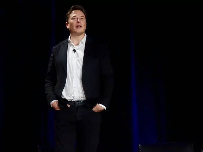 This is how Elon Musk became the first person with a staggering net worth of $400 billion