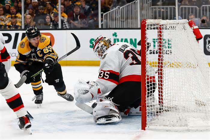 Linus Ullmark returns to TD Garden and handles Bruins in Senators’ overtime win