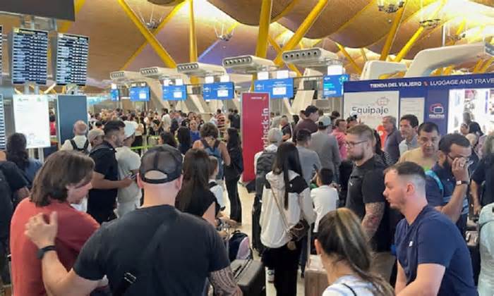 Global cyber outage grounds flights and disrupts businesses