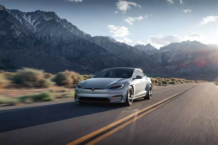 Tesla Reinstates Free Supercharging for Life on Model S