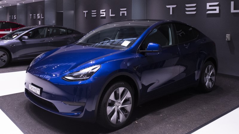 Tesla investigated after steering wheels fall off during driving