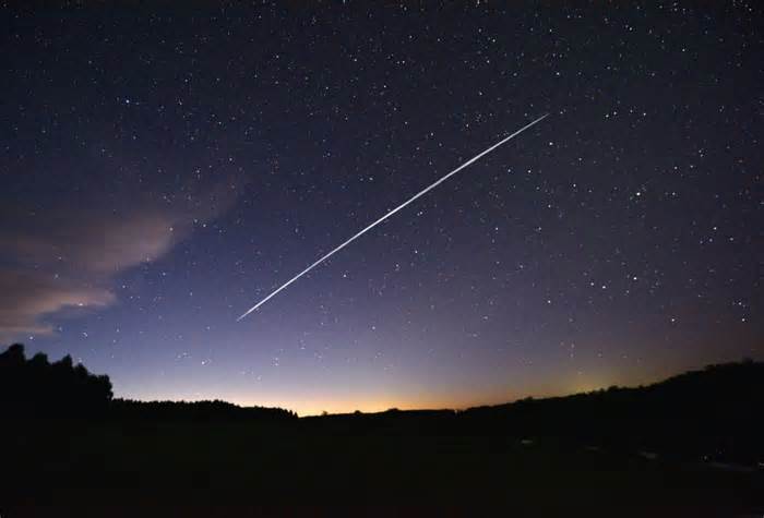 SpaceX's Starlink Satellite Burned Up During Reentry, Mistaken as a Meteor by Witnesses