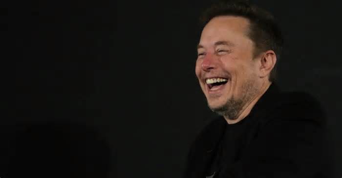 Elon Musk: Tesla will begin using humanoid robots next year