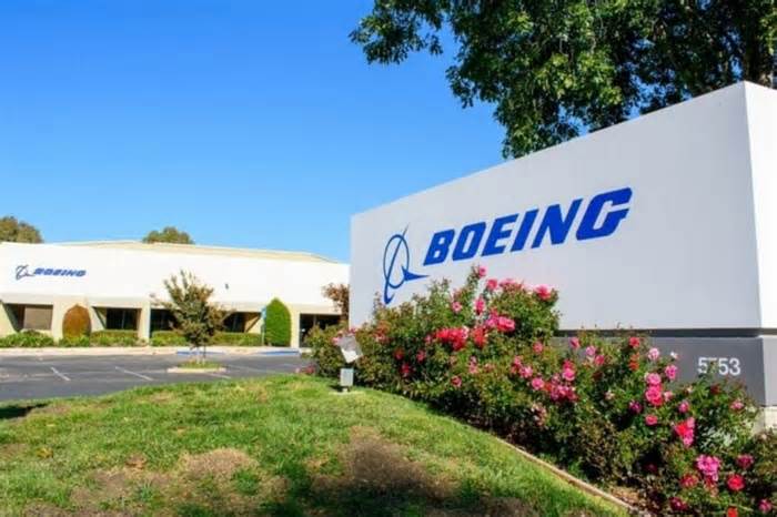 Boeing Engineers Leave Struggling Planemaker For Space Companies: Report (Updated)