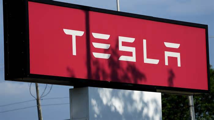 Tesla Q4 results fall short of forecasts. Musk sees unsupervised full self-driving in Texas in June