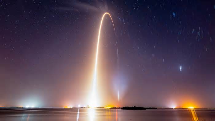 SpaceX launches 28 Starlink satellites from Florida on Saturday doubleheader (video)
