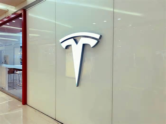 Tesla Stocks Plummet After Poor Q2 Performance