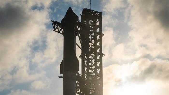 SpaceX Successful in 6th Starship Test Flight, Now Firing Ship's Raptor Engine to Change Flight Path