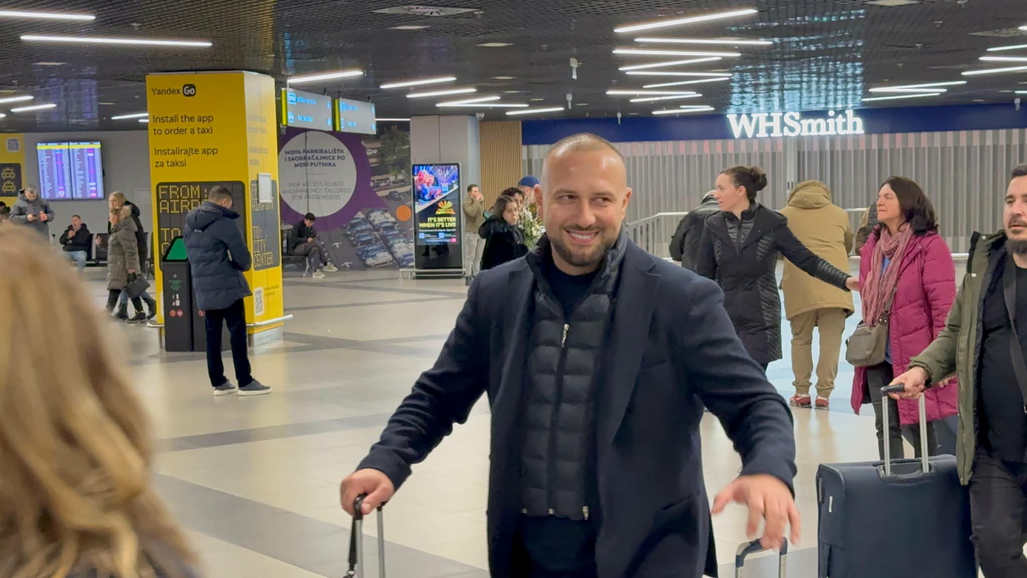 Dado Polumenta stigao sa nastupa nasmejan: Uspešne tezge ali i saznanje da postaje otac 3. put glavni "krivci"