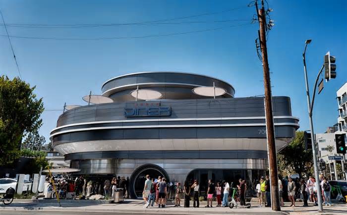 Giving the new Tesla Diner in Los Angeles a test drive: Review