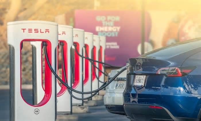 Tesla Cybertruck Lead Engineer Warns Against Using Extension Cord On Superchargers