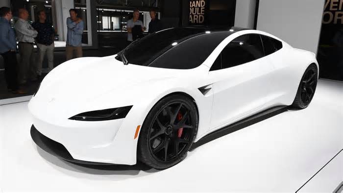 New Tesla Roadster delayed yet again as Musk thanks “long-suffering deposit holders”