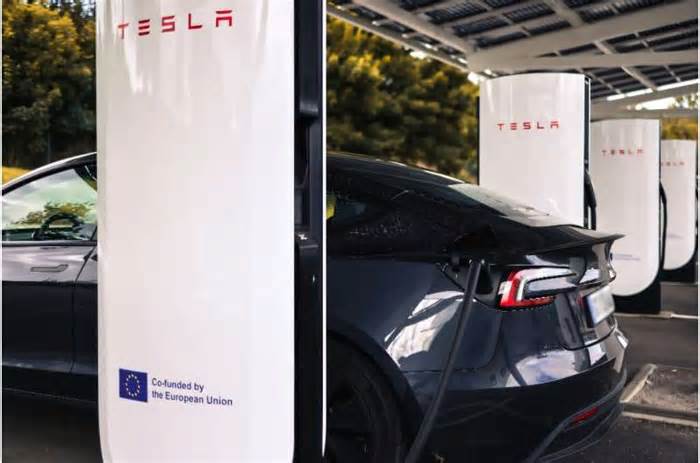 Tesla reports lower car sales, extending slump