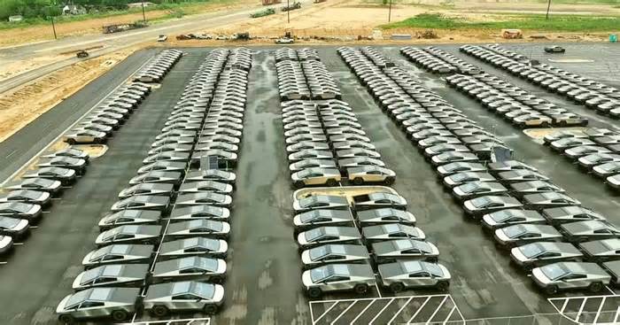 Tesla Pauses Cybertruck, Model Y Production to Cut Backlogs