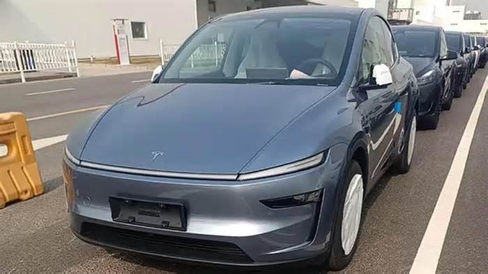 Tesla’s Refreshed Model Y Shows Up In Real Life As Chinese Orders Reportedly Hit 50,000