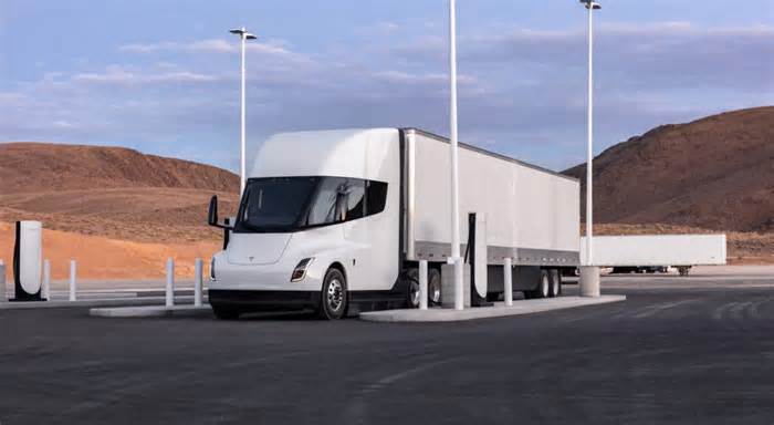 Tesla Semi Charging Infrastructure Costs Can Undercut Competition By 50%, Says Senior Company Executive