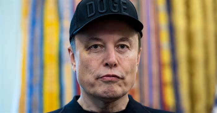 Elon Musk Raises Eyebrows With Bold Plan to Rewrite the Internet