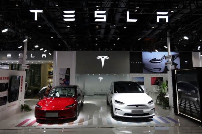 Tesla Upgrades Its Model S and X Cars in US, Raises Prices by $5,000