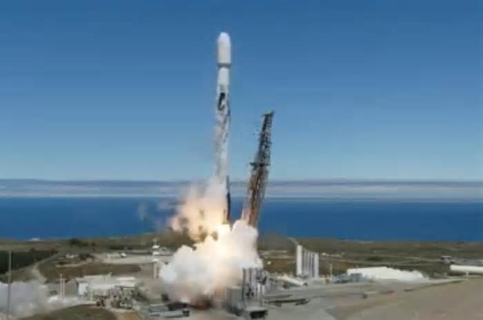 SpaceX launches satellites from California, Florida day after scrubs