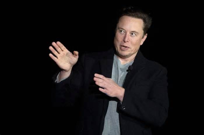 Elon Musk argues with his own AI's logic in latest embarrassment