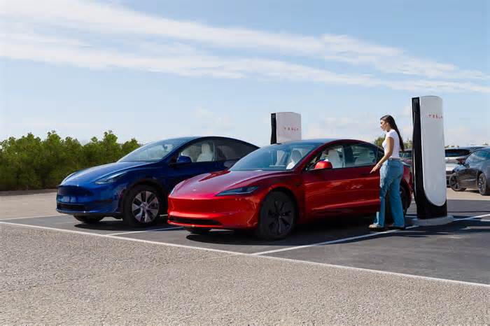 Tesla’s V4 Superchargers now offer 325 kW in North America