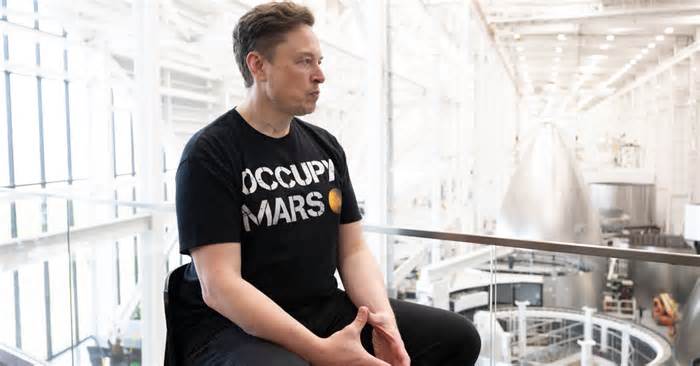 Elon Musk Returns to His Tech Empire, Facing Questions of Inattention