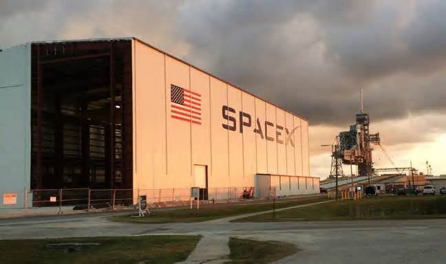 FAA seeks to fine SpaceX $663k for launch license violations