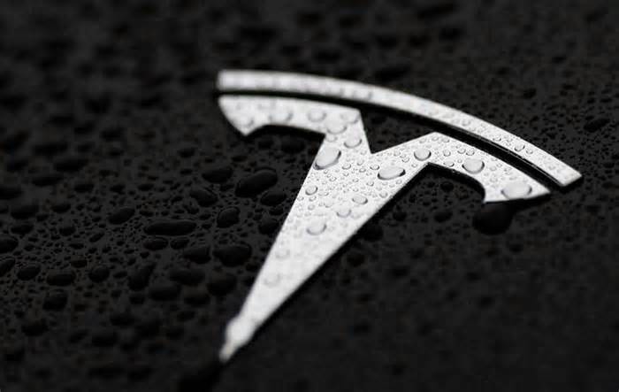 Tesla barred lease buyouts for ‘robotaxis,’ but resold the cars at a markup