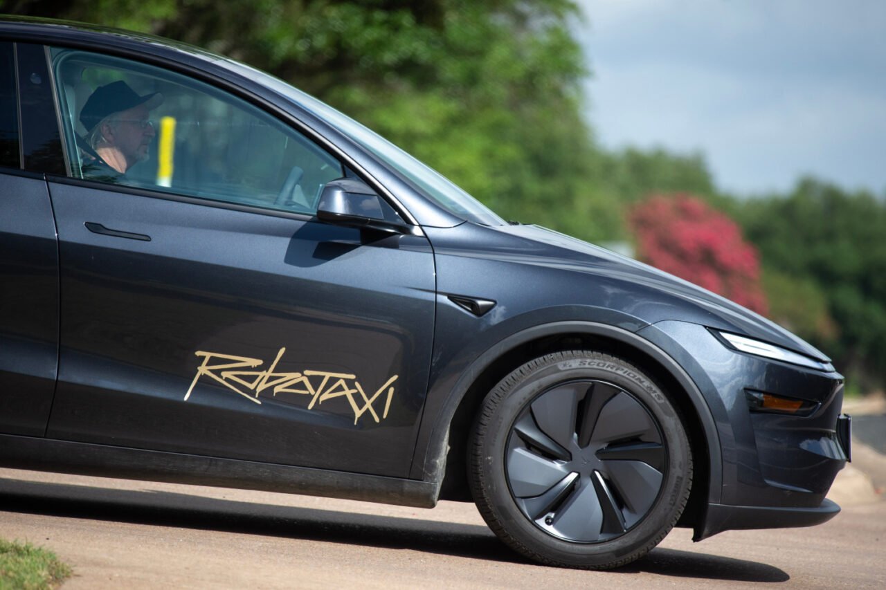 Key Tesla Investor Says It Will Be Voting Against Making Elon Musk a Trillionaire