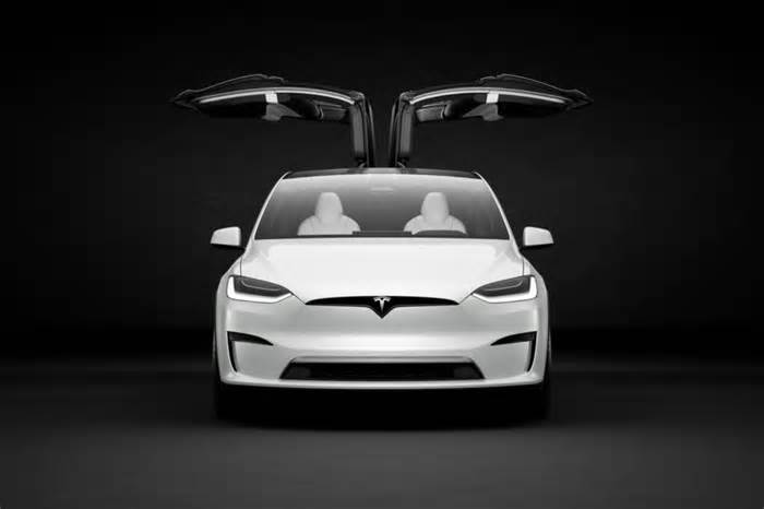 Tesla Hikes Model X Price By $5000, Making It More Expensive Than Cybertruck