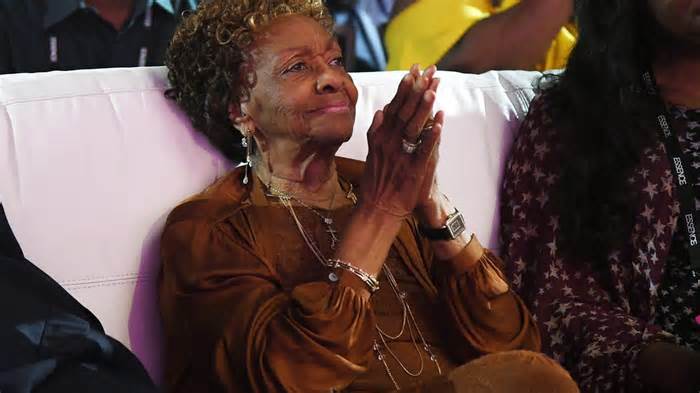 Black Twitter Mourns the Death of Whitney Houston's Mother Cissy Houston