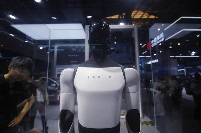 Tesla Stock Jumps Ahead of Earnings, as Musk Says Humanoid Robot Will Come in 2025