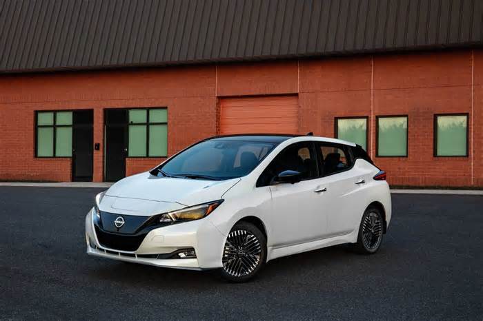10 Biggest News Stories of the Month: Nissan Leaf, Tesla Model 3 Undercut Nissan Versa, Toyota Corolla
