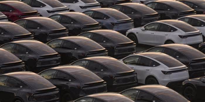 Tesla Profit Falls, Hurt by Plunging EV Sales