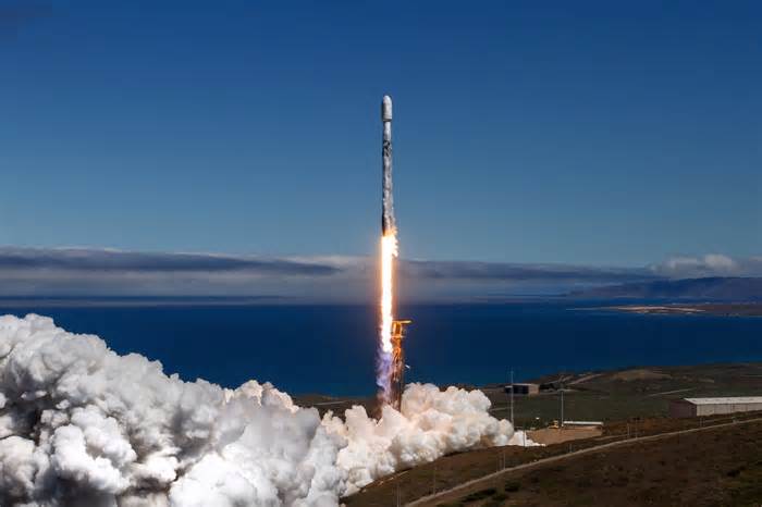 Falcon 9 launches NASA TRACERS space science mission